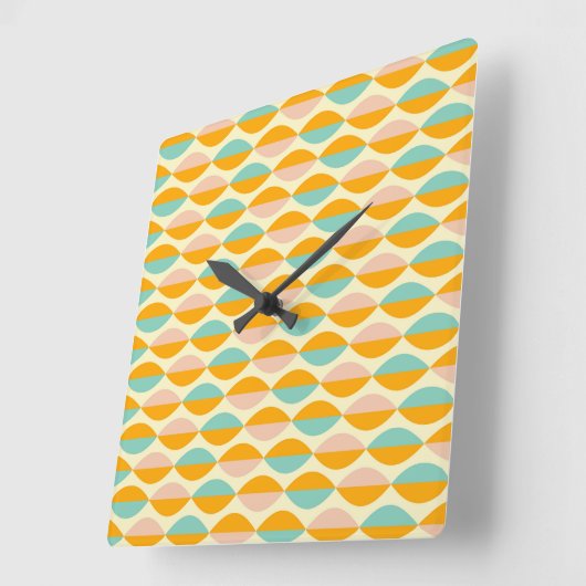 Repeating geometric pattern in beige background vierkante klok (Hoek)