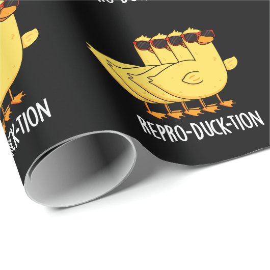 Repro-duck-tion Funny Animal Duck Pun Dark BG Cadeaupapier (Rol Hoek)