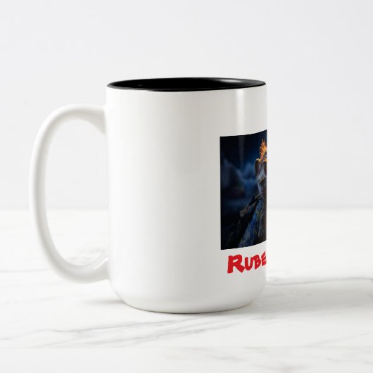Reptilian AI Artist beroemd gemaakt door Ruben Tai Tweekleurige Koffiemok (Links)