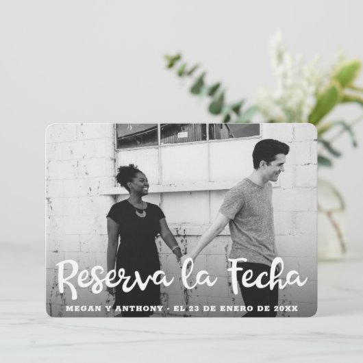 Reserva la Fecha White Text Overlay Foto Spaans Save The Date (Staand voorkant)