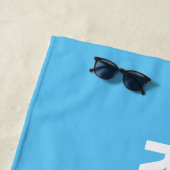 RESERVED, Witte tekst op Sky Blue Beach Towel Strandlaken (In situ)