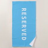 RESERVED, Witte tekst op Sky Blue Beach Towel Strandlaken (Voorkant)