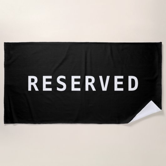 RESERVED, witte tekst op zwarte handdoek (Voorkant)