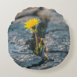 Resilient Dandelion Pillow on Cozy Faux Fur Rond Kussen