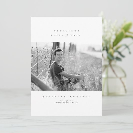 Resiliënte klasse van 2020 Serif Afstuderen Kaart (Staand voorkant)