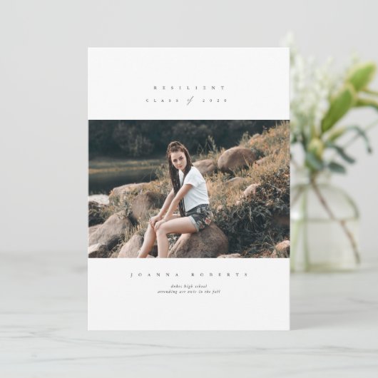 Resiliënte klasse van 2020 Serif Afstuderen Kaart (Staand voorkant)