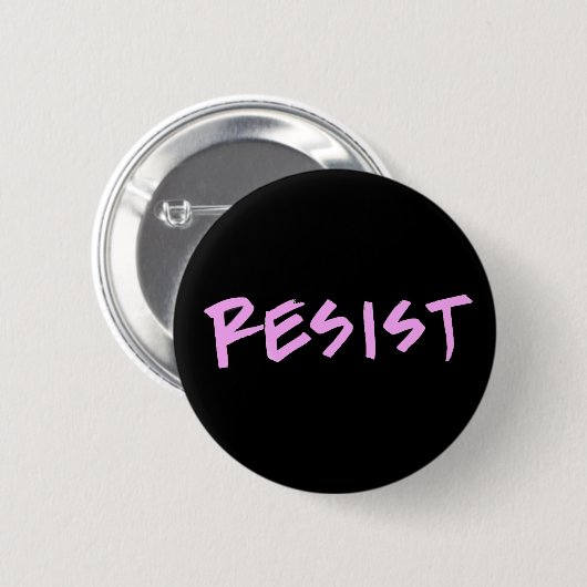 Resist Button- Standaardgrootte met roze letters Ronde Button 5,7 Cm (Voorkant /achterkant)