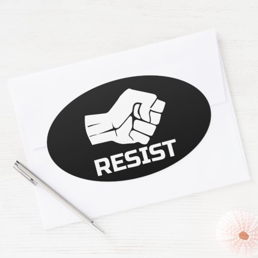 Resist met vuist - in wit 0002 ovale sticker (Envelop)