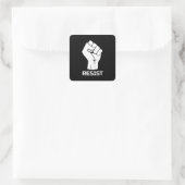 Resist met vuist - in wit vierkante sticker (Tas)