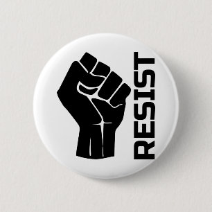 Resist met vuist - in zwart 0002 ronde button 5,7 cm