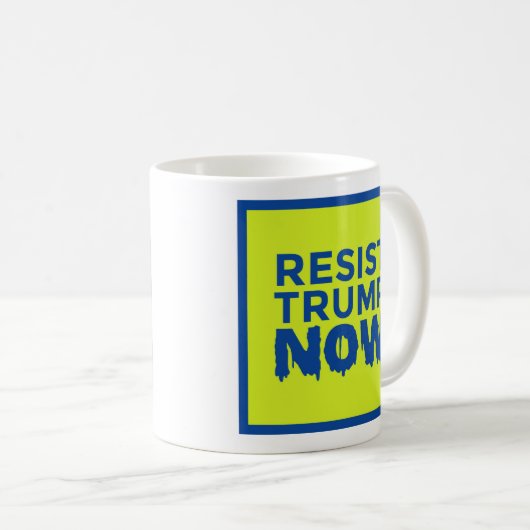 RESIST TRUMP NU logo mok (Voorkant rechts)