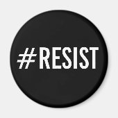 #Resist, vetgedrukte witte tekst op zwarte magneet (Voorkant)