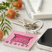 RESIST - Wij zijn het verzet - roze Petten Sleutelhanger (Voorkant Rechts)