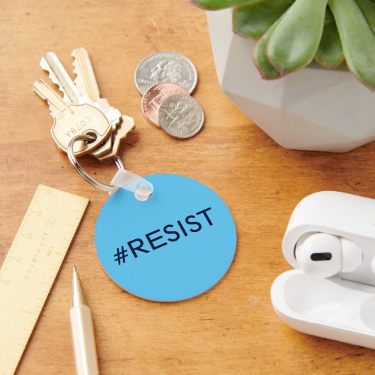 #Resist, zwarte tekst op sky blue sleutelhanger (Bureau)