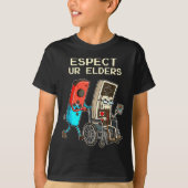 Respect Ur Elders Retro Gaming Controller Funny  T-shirt (Voorkant)