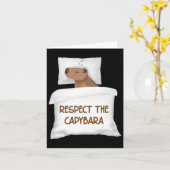 Respecteer De Capybara Officiële Slaap Nachtpon Me Kaart (Gele Bloem)