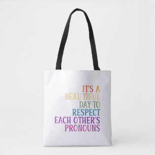 Respecteer elkaars voornaamwoorden regenboog vlag tote bag