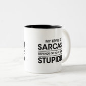 Responderen domheid, Mijn niveau van sarcasme hang Tweekleurige Koffiemok (Voorkant rechts)