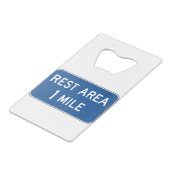 Rest Area Road Sign. Creditkaart Flessenopener (Achterkant Gekanteld)