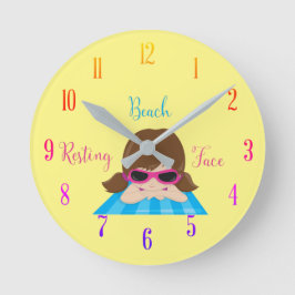 Resting Beach Face Girl on Beachtowel Ronde Klok
