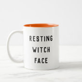 Resting heks Face Halloween Tweekleurige Koffiemok (Links)