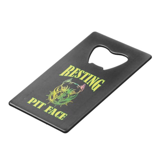 Resting Pit Face Creditkaart Flessenopener (Achterkant Gekanteld)