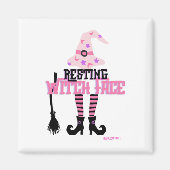 Resting Witch Face Halloween Broomstick Magneet (Voorkant)