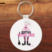 Resting Witch Face Halloween Broomstick Sleutelhanger (Voorkant)