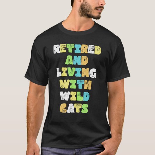 Retired And Living With Wild Cats Animals T-shirt (Voorkant)