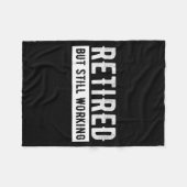 Retired But Still Working - Funny Retirement Gag Q Fleece Deken (Voorkant (Horizontaal))