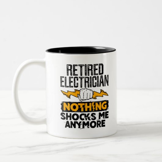 Retired Electrician Nothing Shocks Me Anymore Tweekleurige Koffiemok (Links)
