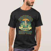Retired hunting sasquatch yeti camping campfire fo t-shirt (Voorkant)