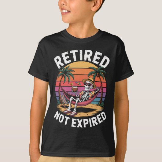 Retired Not Expired Skeleton At The Beach Summer V T-shirt (Voorkant)