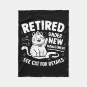 Retired Under New Management - Funny Cat Retiremen Fleece Deken (Voorkant)