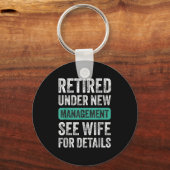 Retired Under New Management, Funny Husband Humor Sleutelhanger (Voorkant)