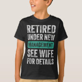 Retired Under New Management, Funny Husband Humor T-shirt (Voorkant)
