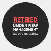 Retired Under New Management Funny Mens Husband Re Ronde Sticker (Voorkant)