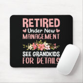 Retired Under New Management See Grandkids Funny R Muismat (Met muis)