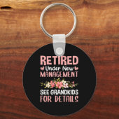 Retired Under New Management See Grandkids Funny R Sleutelhanger (Voorkant)