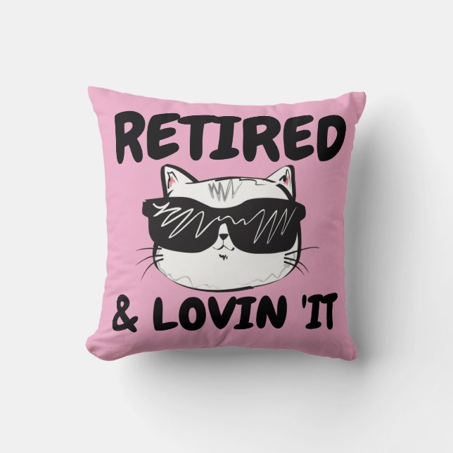 RETIREET CAT PILLOW, RETIRED & LOVIN IT KUSSEN (Voorkant)