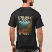 🏞️ Retirement is Calling... and I Must Nap T-shirt (Achterkant)