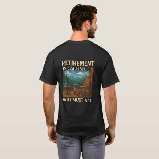 🏞️ Retirement is Calling... and I Must Nap T-shirt (Achterkant volledig)