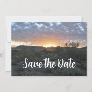 Retourlabel met woestijnscène op achtergrond save the date