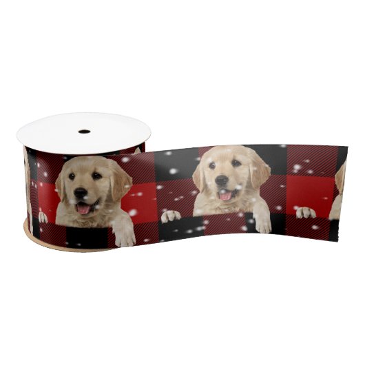 Retriever in Sneeuw op Buffalo Plaid Satijnen Lint (Spoel)