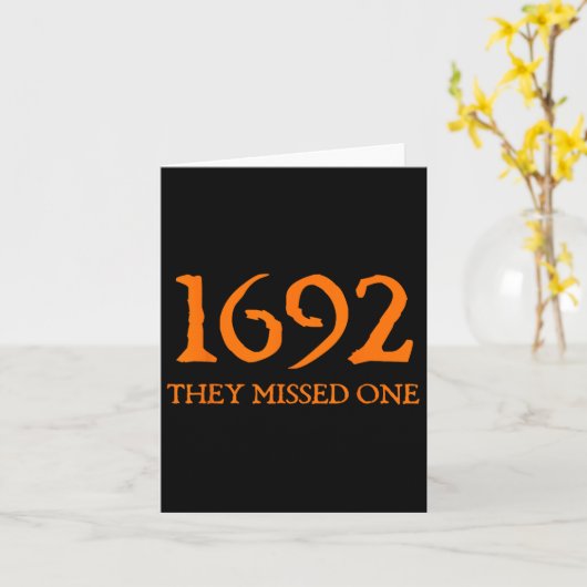 Retro 1692 Ze misten een heks Salem 1692 Hallow Kaart (Gele Bloem)