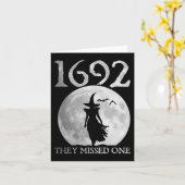 Retro 1692 Ze misten een heks Salem 1692 Hallow Kaart (Gele Bloem)