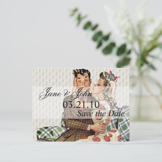 Retro 1940s Kissend Couple sparen de Datum Aankondigingskaart (Staand voorkant)