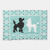Retro 1950: Cute White & Black Poodles op Aqua Theedoek (Horizontaal)