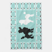 Retro 1950: Cute White & Black Poodles op Aqua Theedoek (Verticaal)