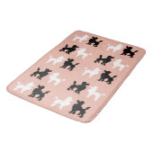 Retro 1950's Cute White & Black Poodles op zalm Badmat (Gekanteld)